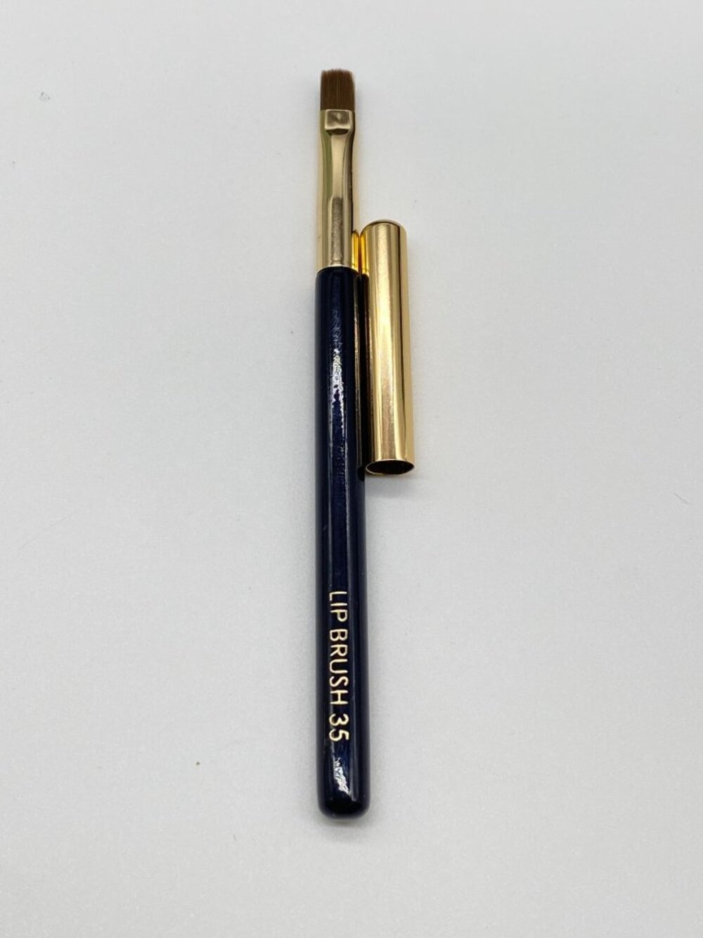 Estee Lauder Lip Brush 35 New. Authentic